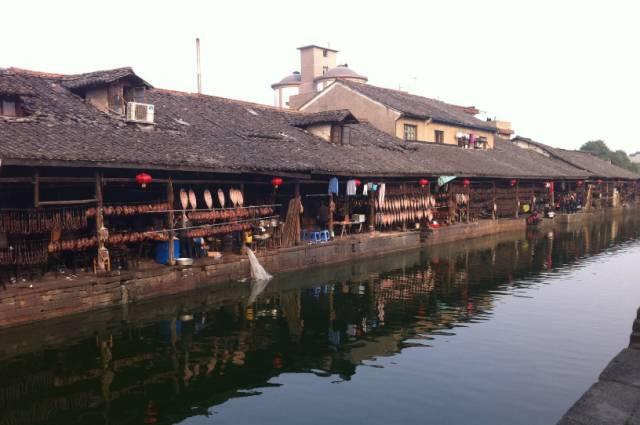 济南一酒店凌晨突发火灾4人遇难,亲历者母亲:有70多名考生住在酒店